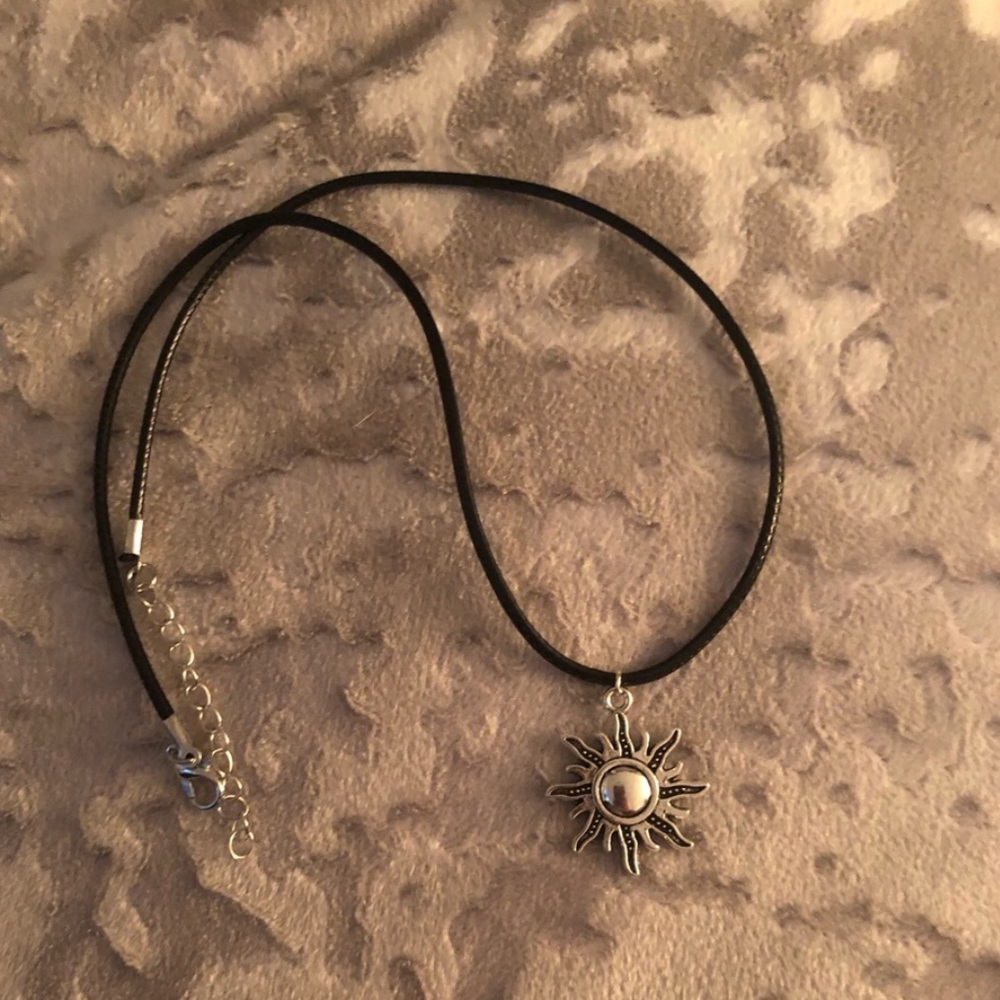 🔴 Sun charm choker/necklace
